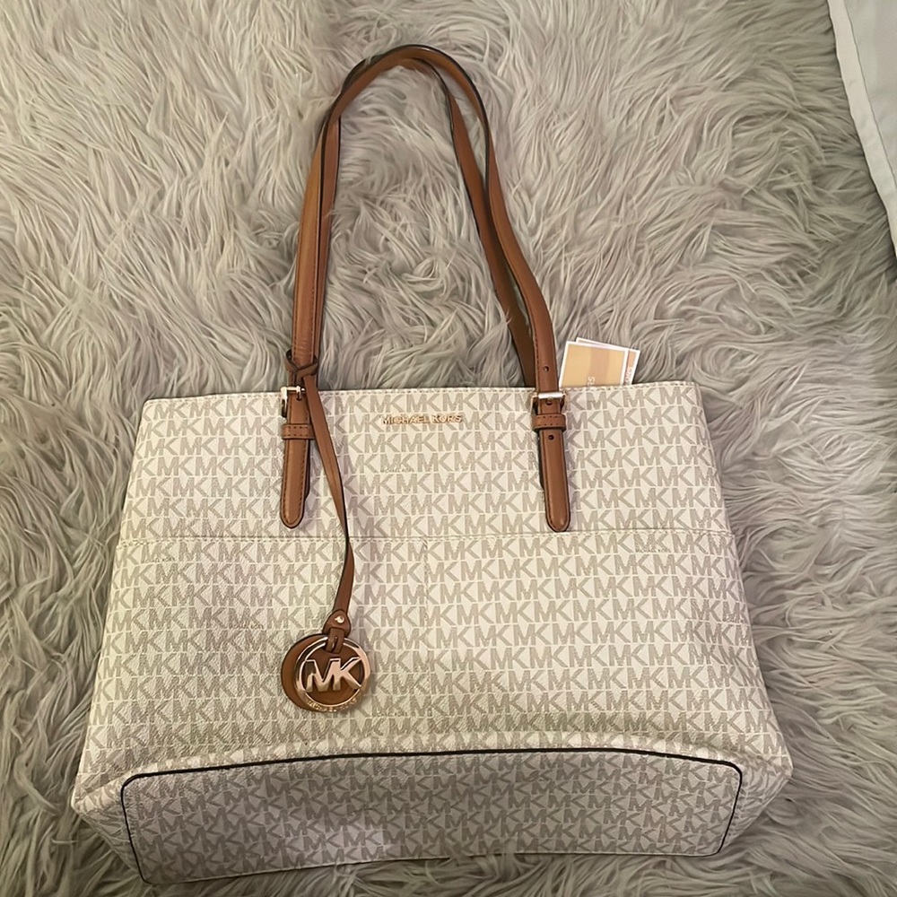 Michael Kors Bedford large pocket Tote white,Still tags! New never used, leather